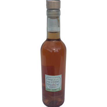 Red wine vinegar with shallot extract